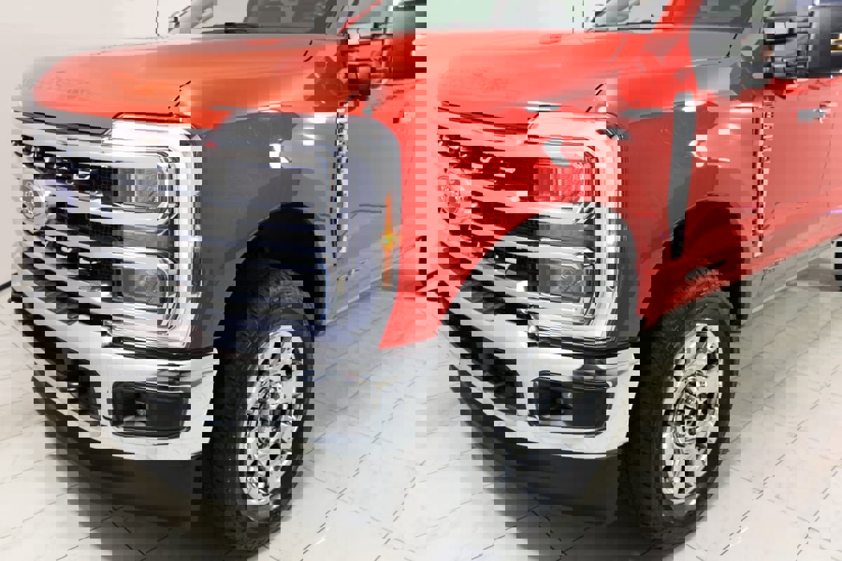 Used 2025 Ford F350 Lariat w/ Chrome Package image 54