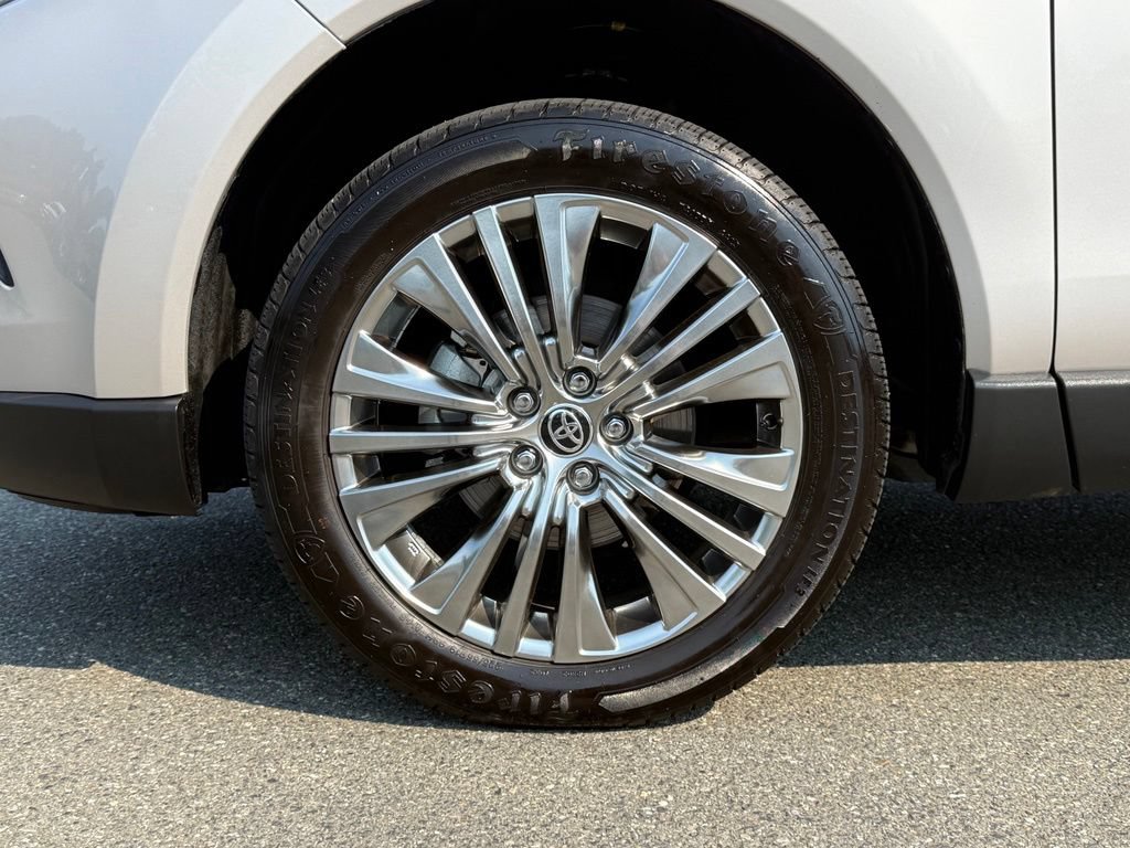 Used 2024 Toyota Venza XLE AWD/4WD image 30
