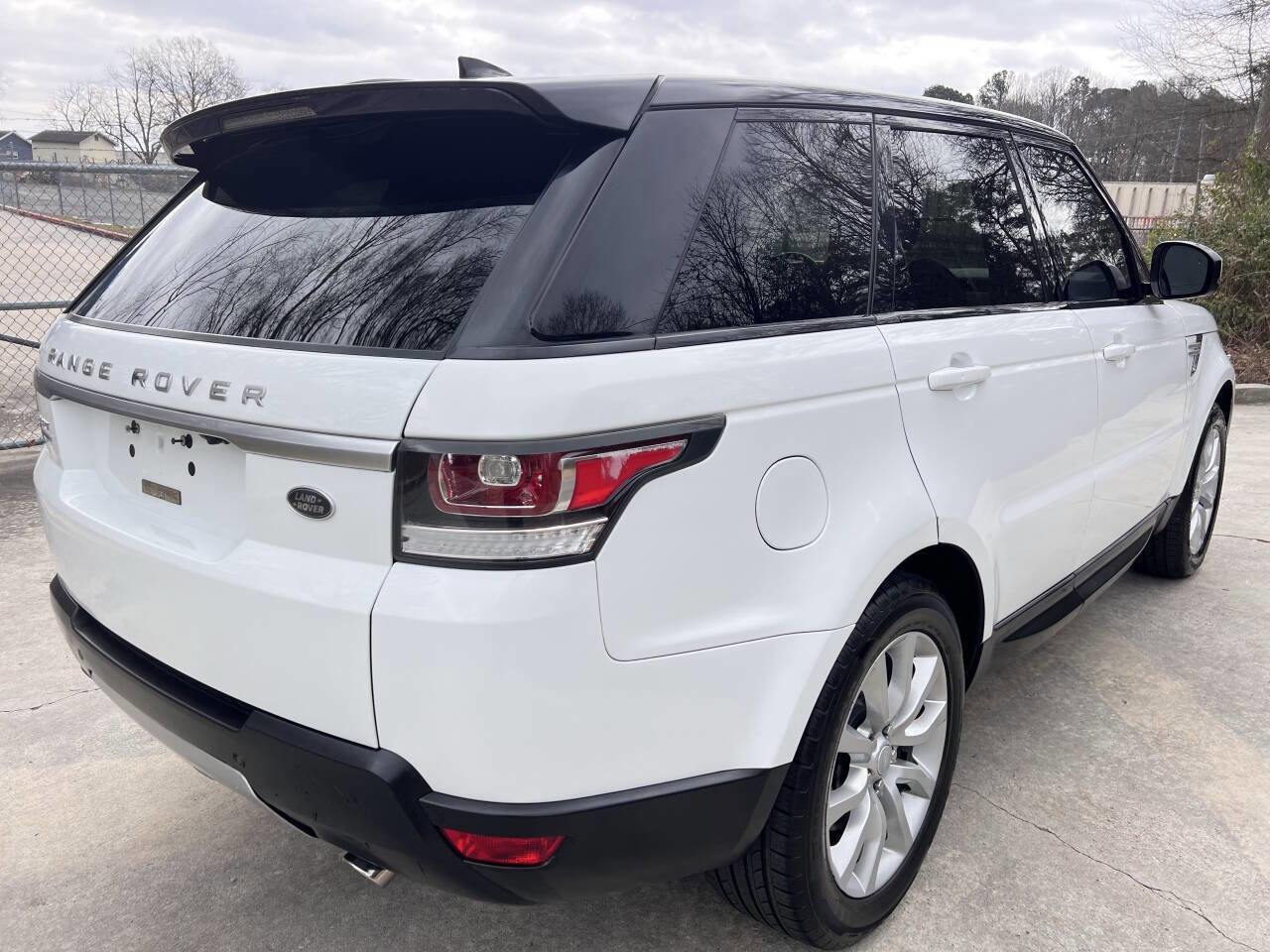 Used 2017 Land Rover Range Rover Sport HSE image 8