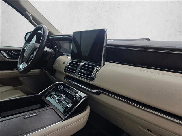 Used 2021 Lincoln Navigator Reserve w/ Luxury Package image 19