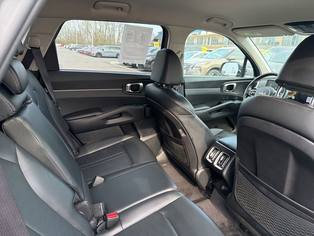 Used 2024 Kia Sorento S image 13