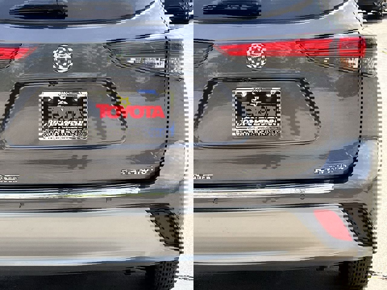 Used 2022 Toyota Highlander Platinum image 6