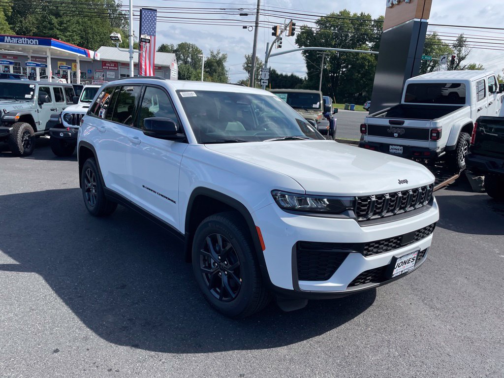 New 2027 Jeep Grand Cherokee Altitude AWD/4WD image 2