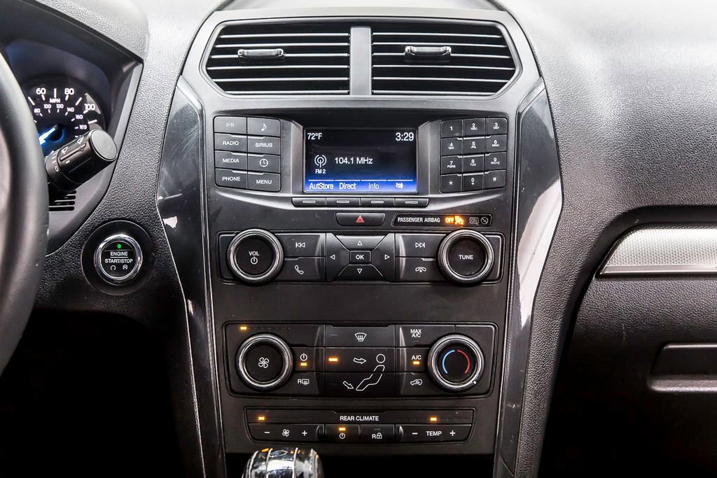 Used 2018 Ford Explorer XLT image 18