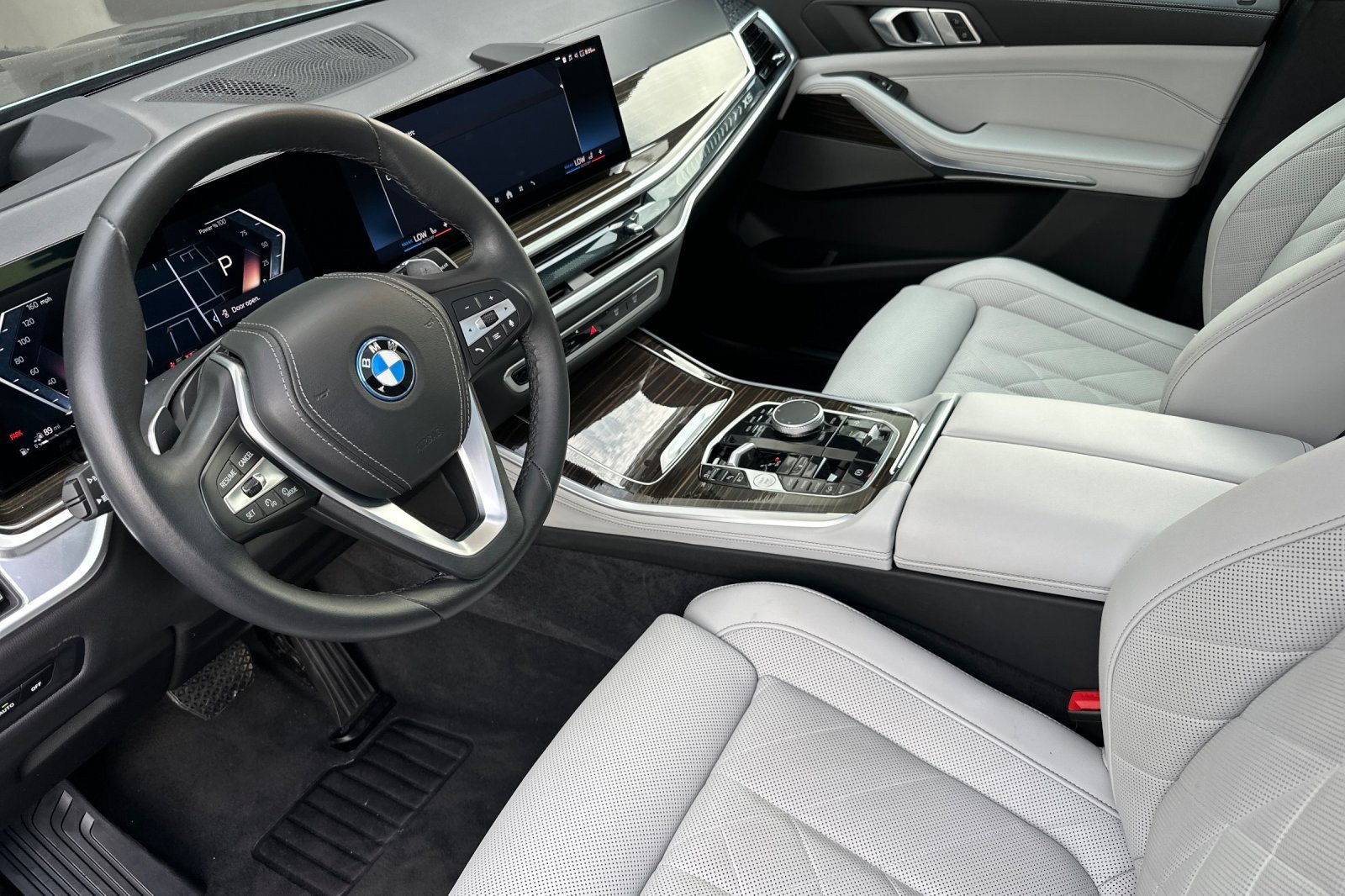 Used 2025 BMW X5 xDrive50e w/ Premium Package AWD/4WD image 9