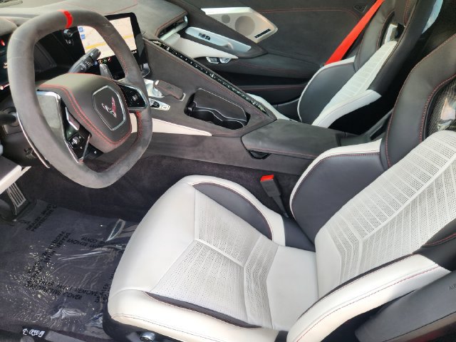 Used 2023 Chevrolet Corvette Stingray Premium Conv w/ Z51 Performance Package RWD image 4