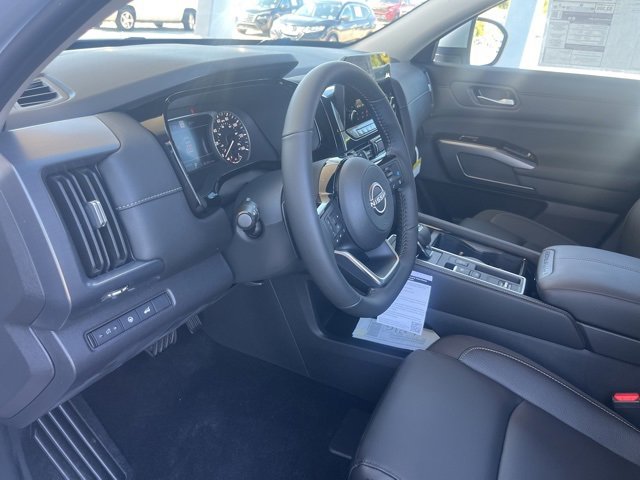 New 2025 Nissan Pathfinder SL image 9
