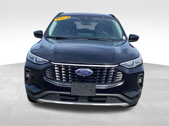 Used 2024 Ford Escape Platinum AWD/4WD image 2