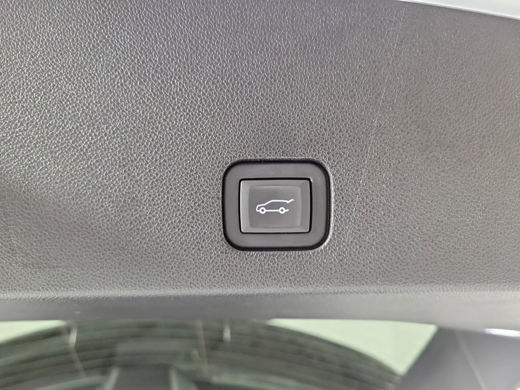 Certified 2024 Cadillac XT6 Luxury w/ LPO, Floor Liner Package image 9