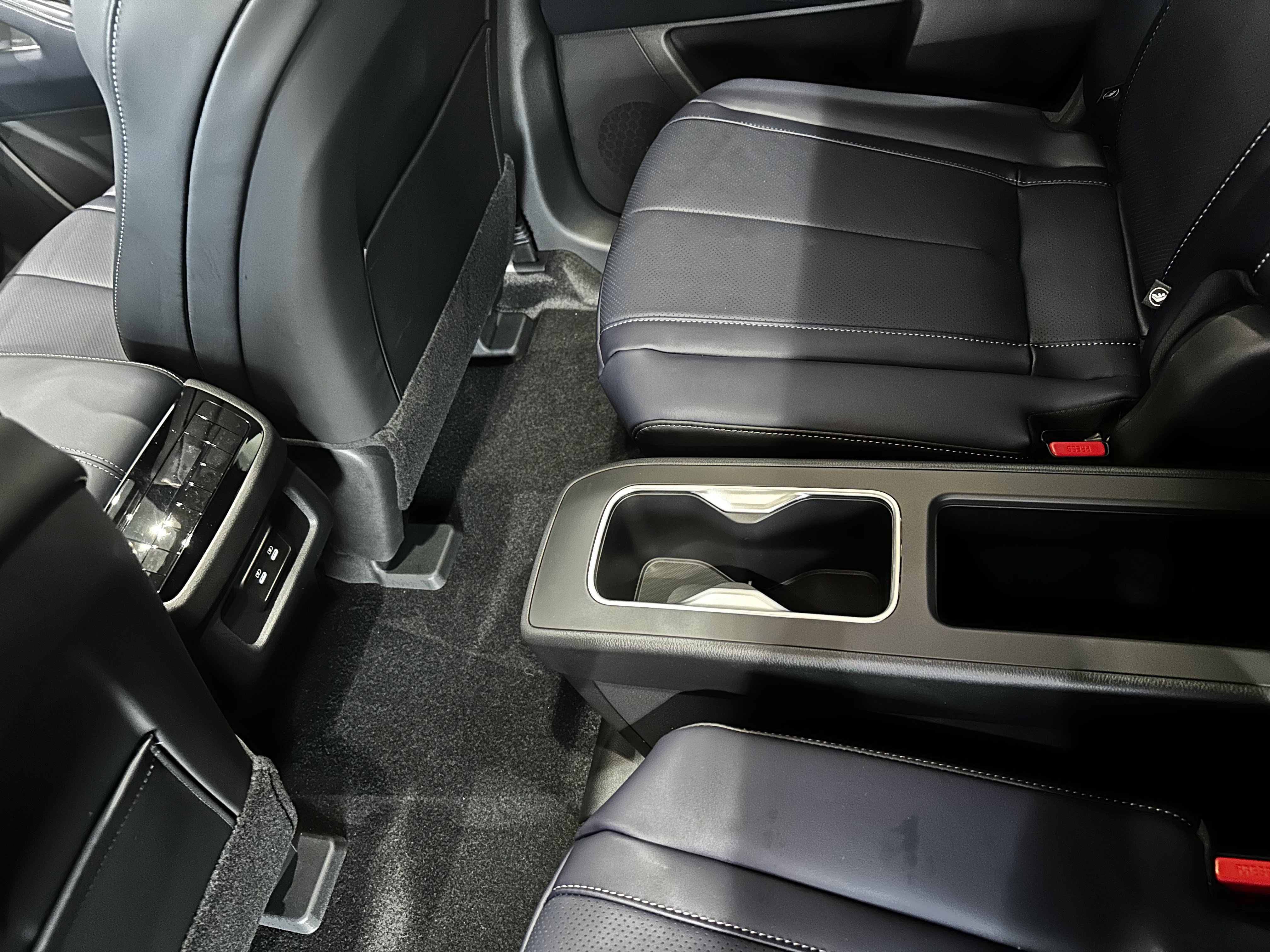 New 2026 INFINITI QX60 Sport w/ Dark Cargo Package image 13