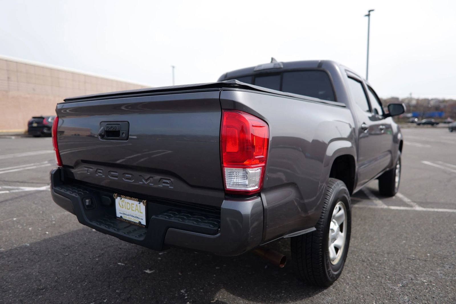 Used 2016 Toyota Tacoma SR RWD image 9