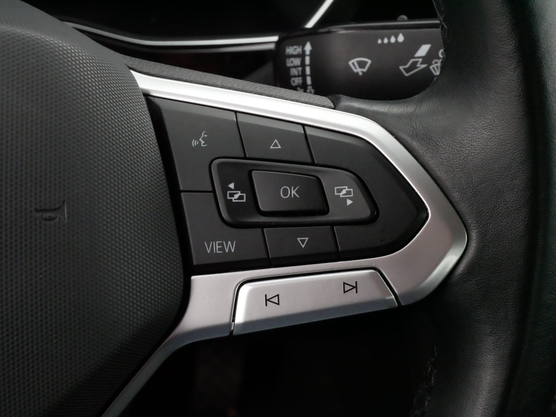 Certified 2024 Volkswagen Jetta SE FWD image 25