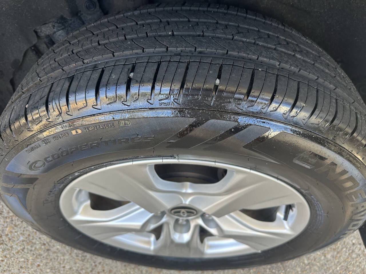 Used 2021 Toyota RAV4 XLE w/ Convenience Package image 22