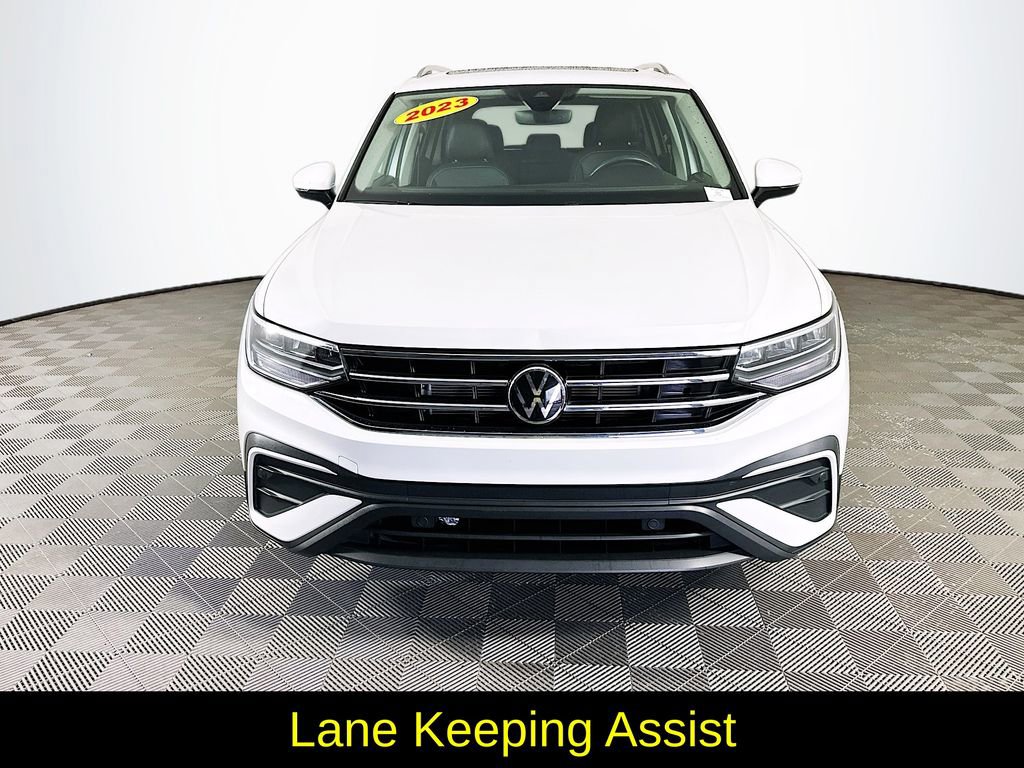 Used 2023 Volkswagen Tiguan SE w/ Panoramic Sunroof Package image 4