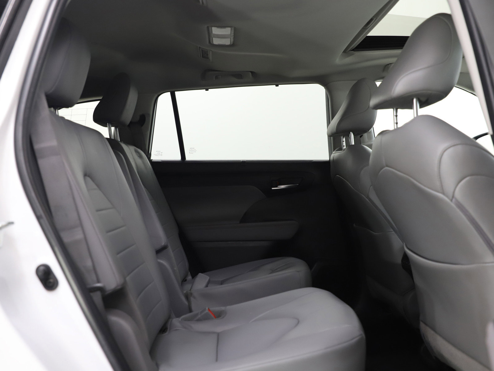 Used 2022 Toyota Highlander XLE image 13