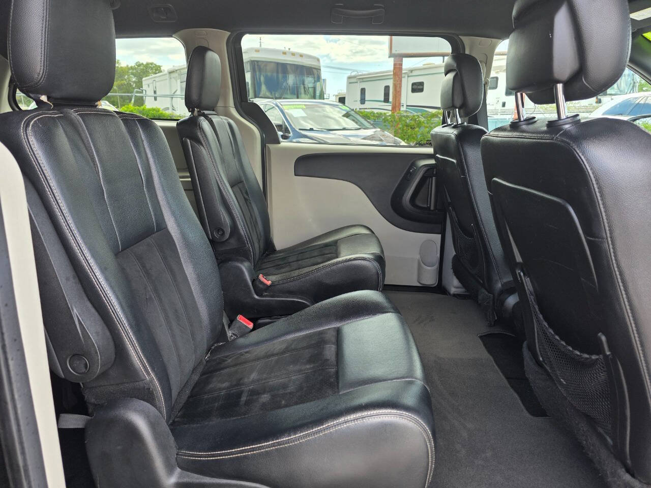 Used 2017 Dodge Grand Caravan SXT FWD image 13