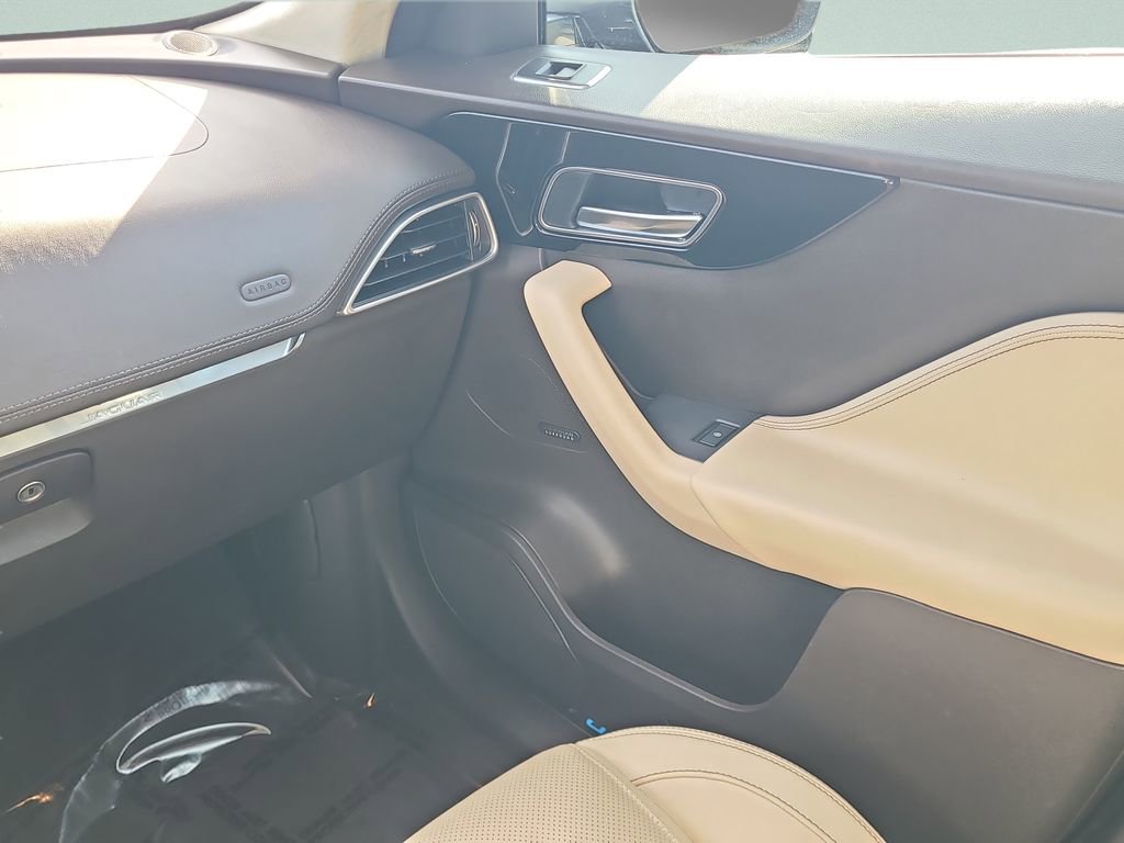 Used 2020 Jaguar F-PACE Prestige image 16
