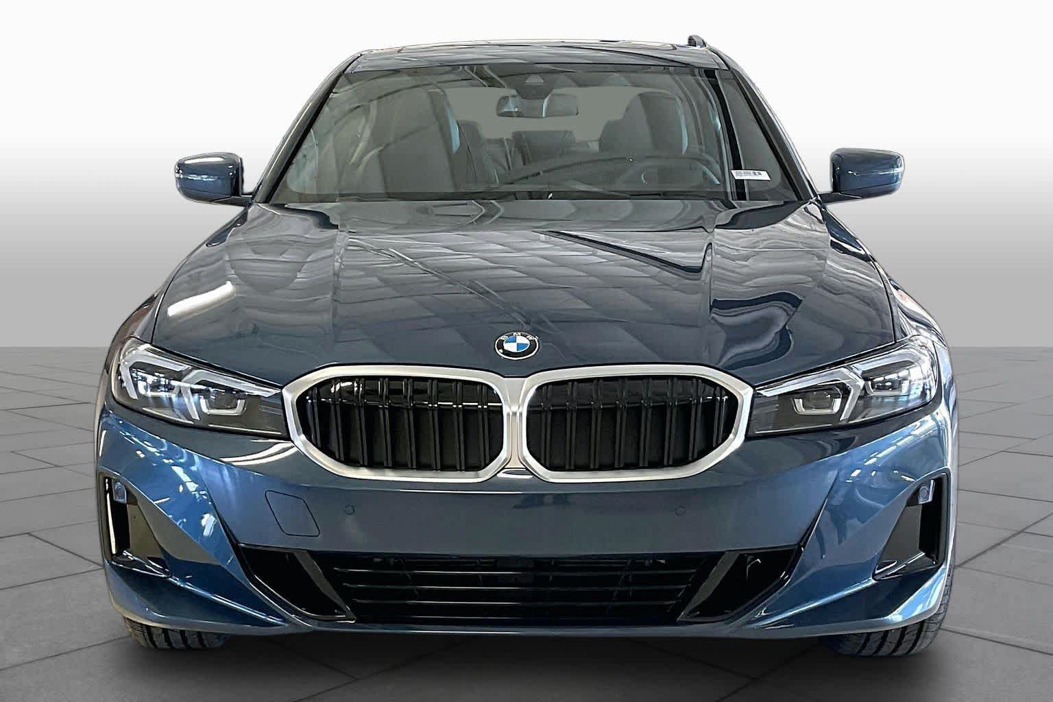 Used 2026 BMW 330i Sedan w/ Premium Package RWD image 3