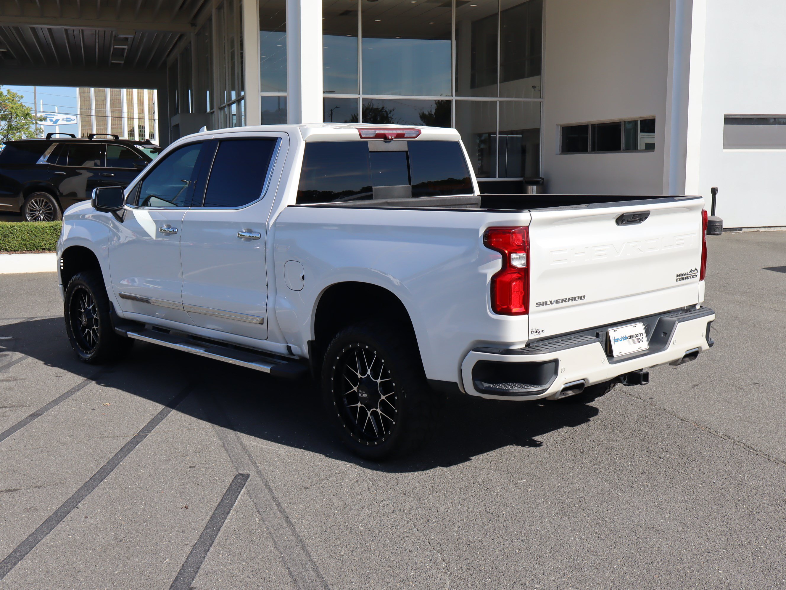Used 2022 Chevrolet Silverado 1500 High Country w/ High Country Premium Package AWD/4WD image 8