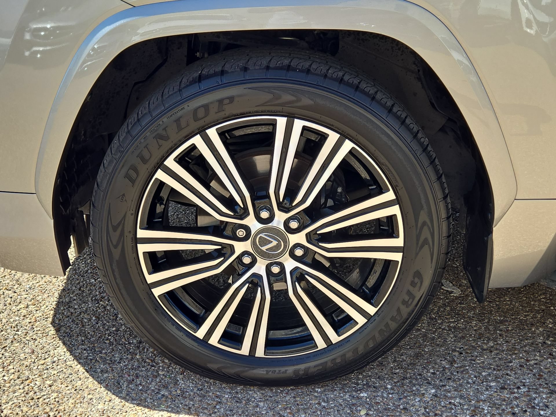 Used 2024 Lexus LX 600 4WD w/ Luxury Package image 11