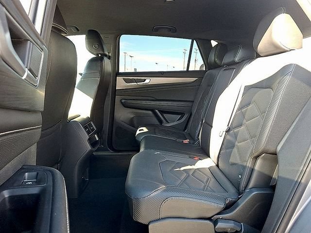Used 2024 Volkswagen Atlas Cross Sport SE FWD image 10