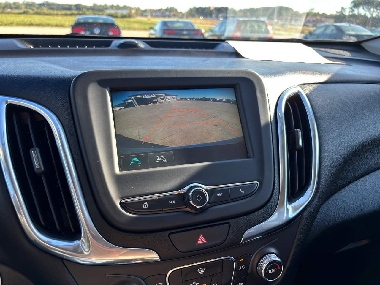Used 2018 Chevrolet Equinox LT image 16