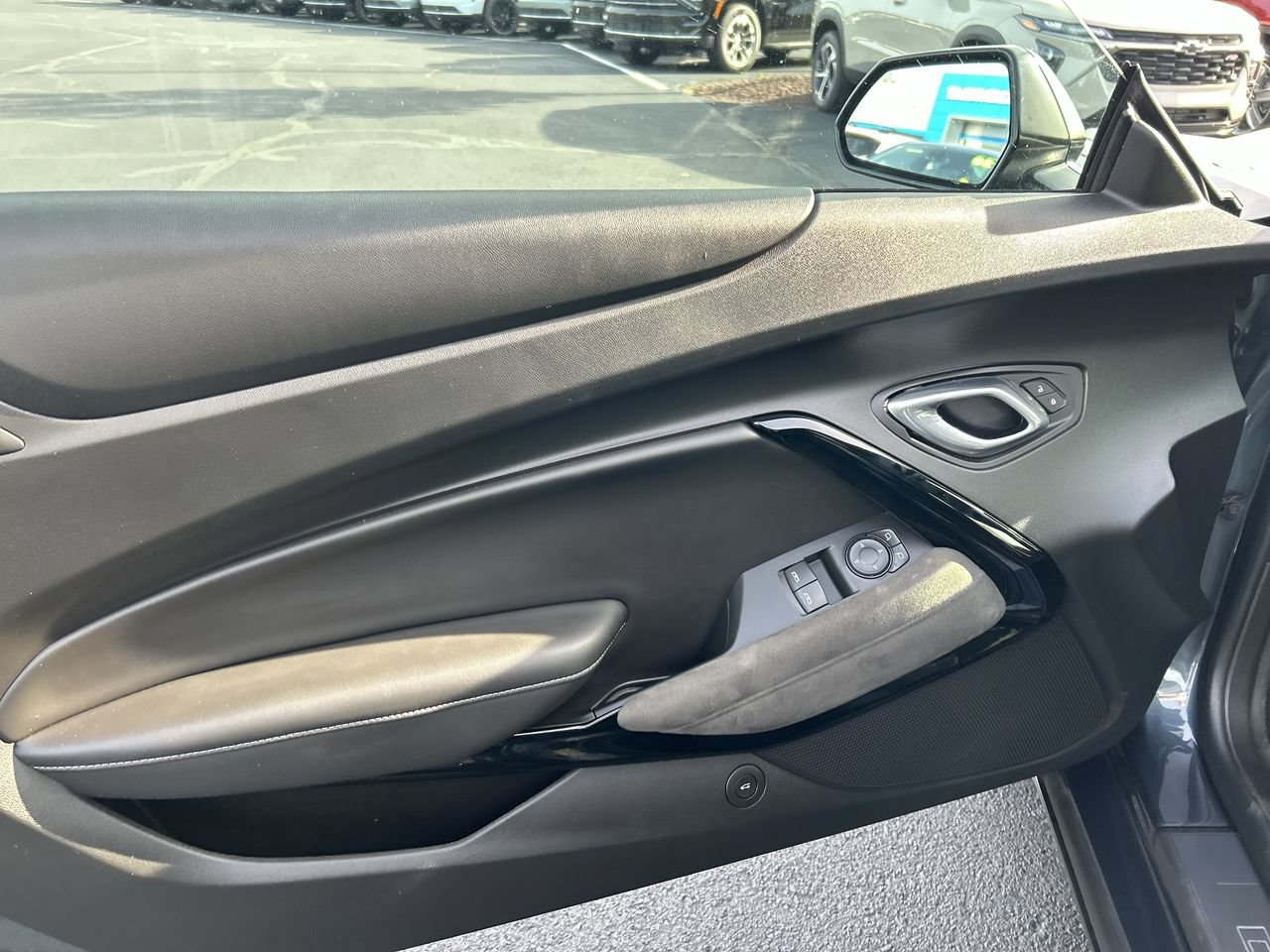 Used 2019 Chevrolet Camaro SS RWD image 18