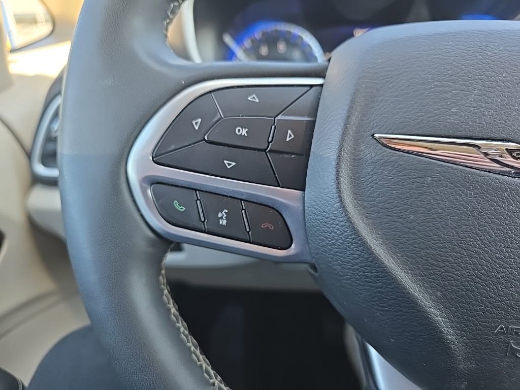 Used 2024 Chrysler Pacifica Touring-L image 16