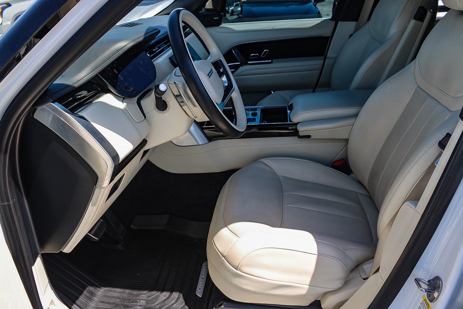 Used 2023 Land Rover Range Rover SE AWD/4WD image 18