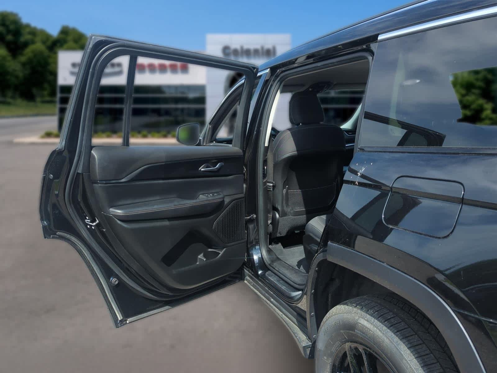 Used 2023 Jeep Grand Cherokee L Laredo AWD/4WD image 27