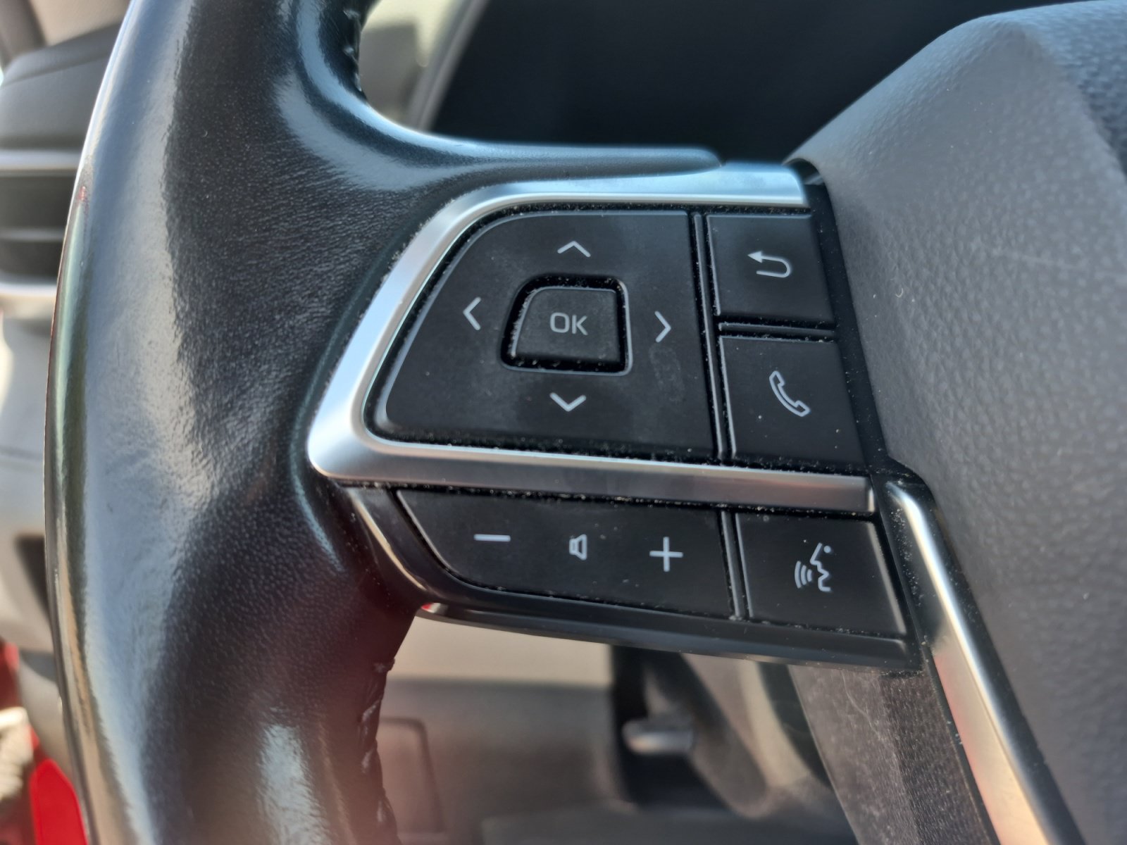 Used 2021 Toyota Highlander LE AWD/4WD image 27