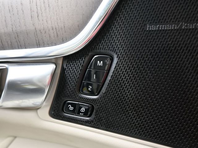 Used 2023 Volvo S90 B6 Plus image 29