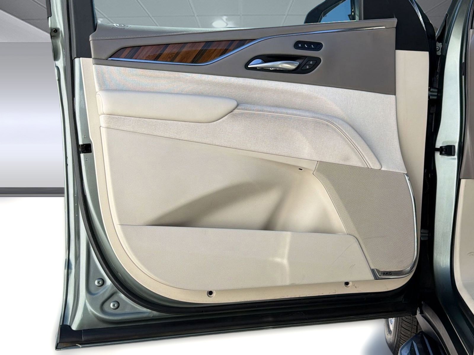 Certified 2024 Cadillac Escalade Premium Luxury Platinum w/ Heavy-Duty Trailer Package AWD/4WD image 32