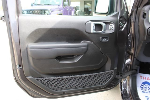 Used 2024 Jeep Wrangler Sport S image 9