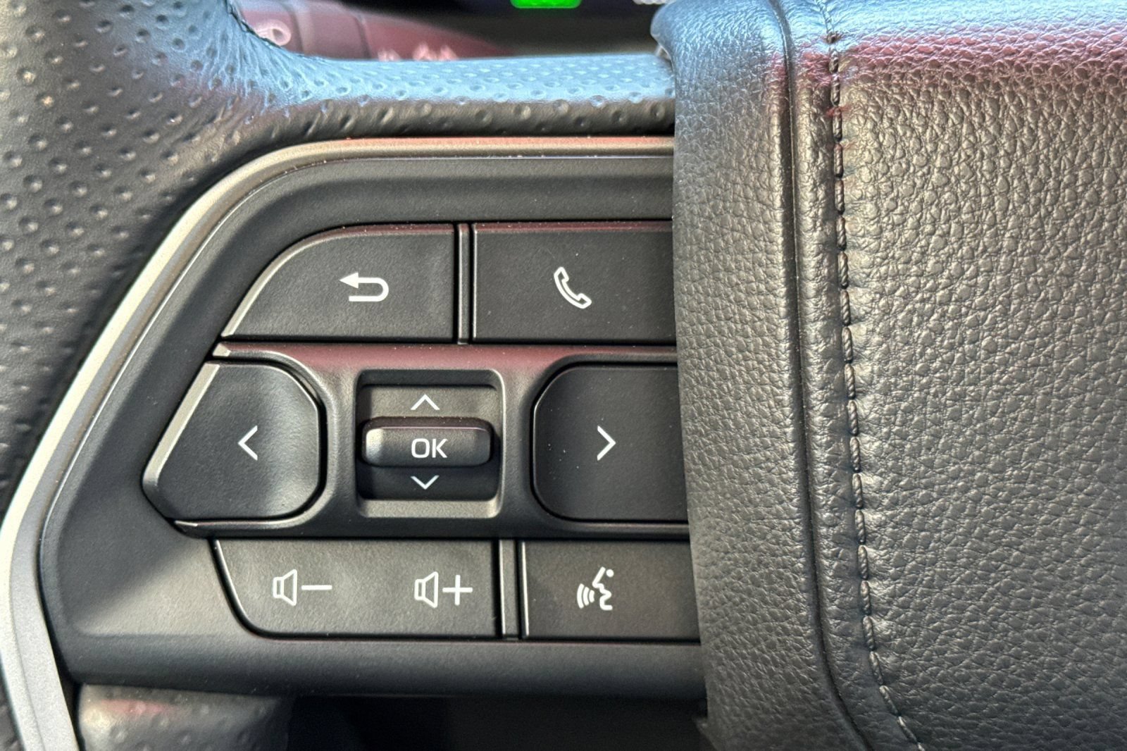 Certified 2025 Toyota 4Runner TRD Off-Road Premium AWD/4WD image 31