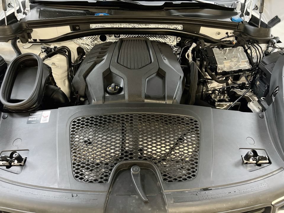 Certified 2026 Porsche Macan AWD/4WD image 32