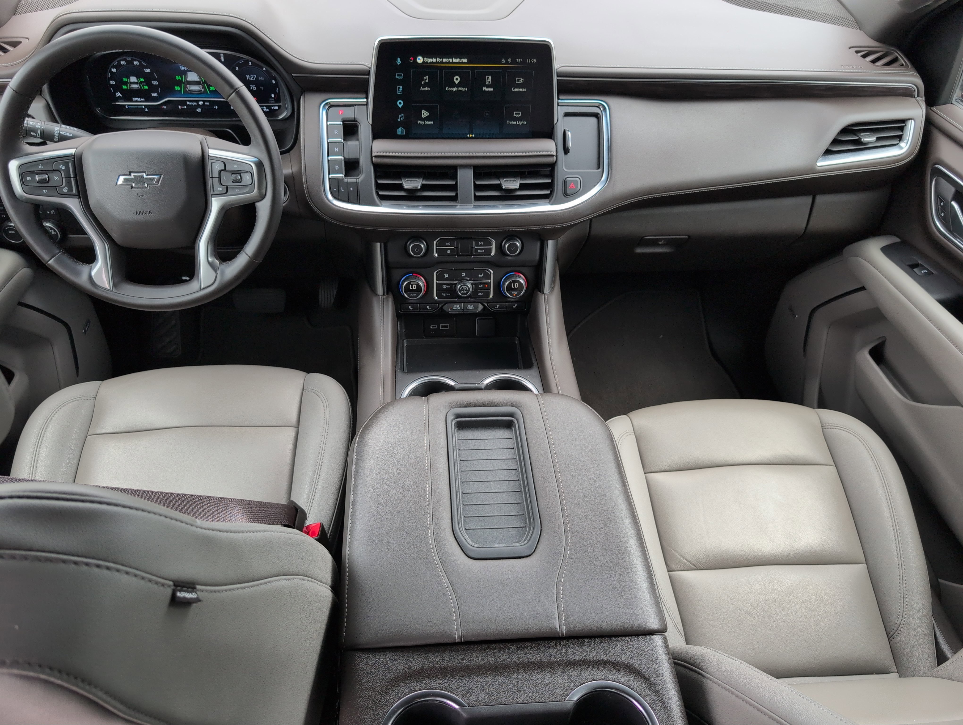 Used 2024 Chevrolet Tahoe Z71 w/ Luxury Package AWD/4WD image 31