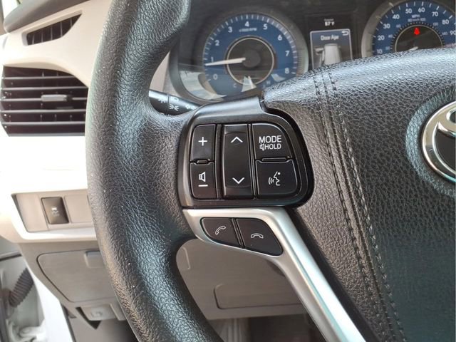 Used 2020 Toyota Sienna L image 16