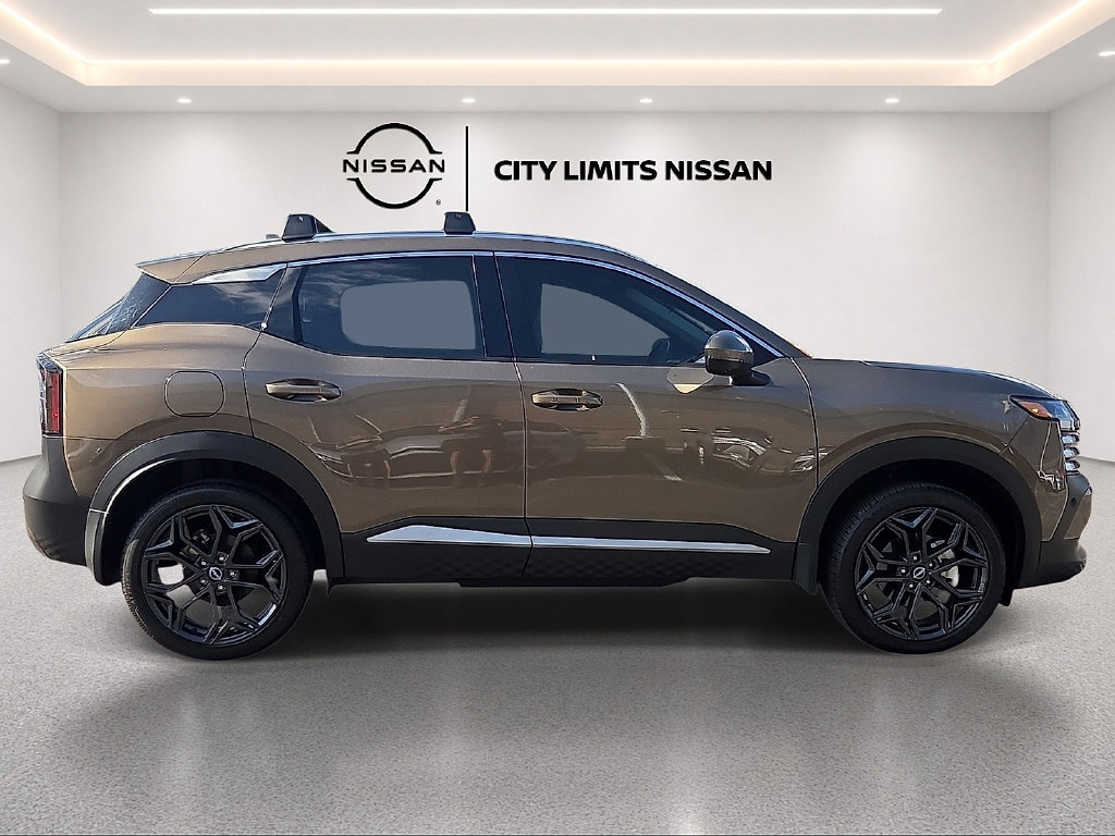 Used 2025 Nissan Kicks SR FWD image 6