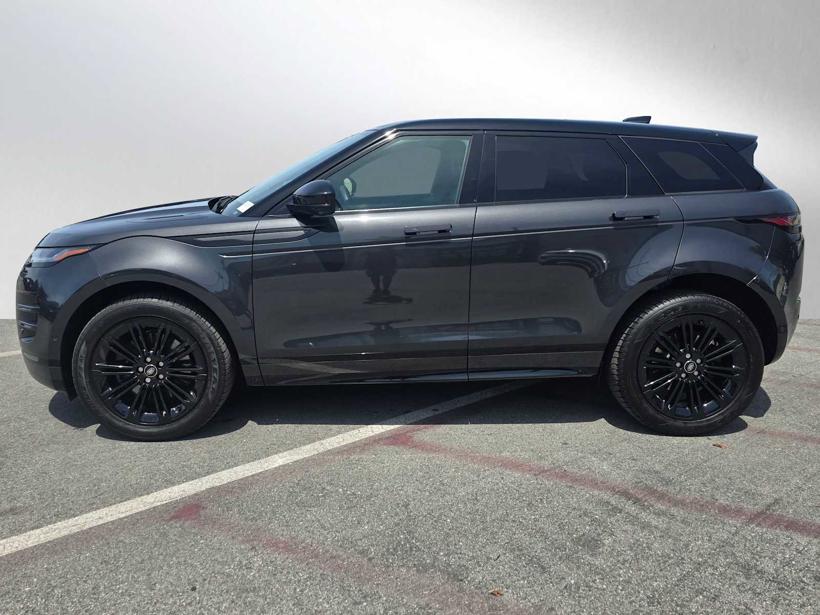 Used 2026 Land Rover Range Rover Evoque Dynamic SE AWD/4WD image 2