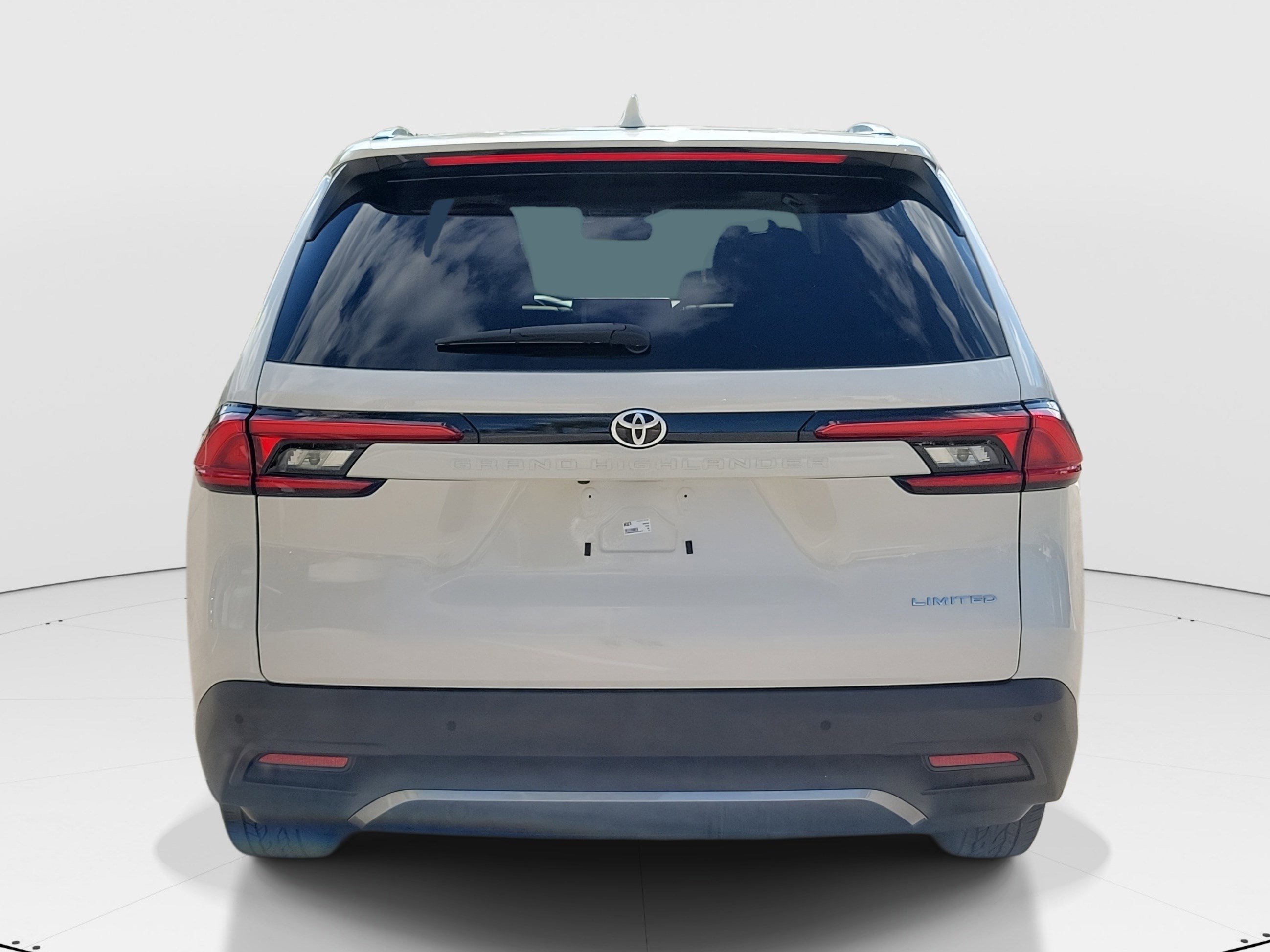 Used 2024 Toyota Grand Highlander Limited FWD image 4