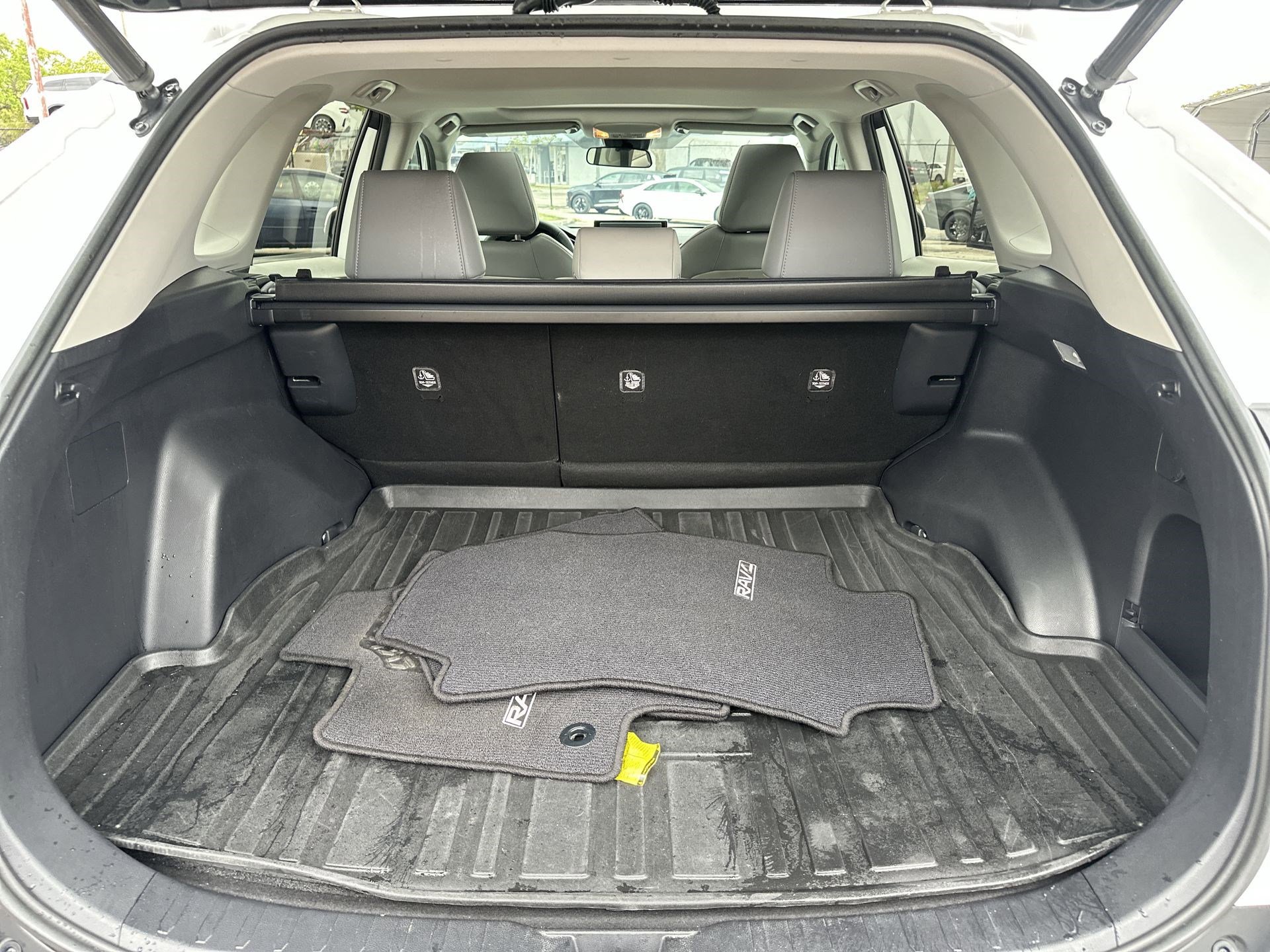 Used 2019 Toyota RAV4 XLE Premium image 24