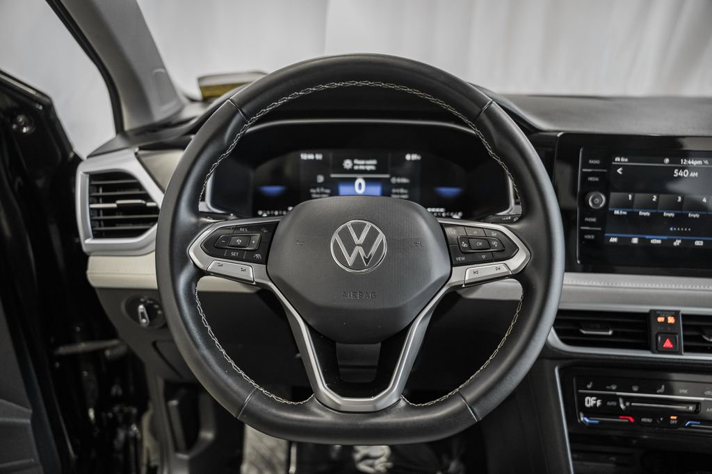 Used 2025 Volkswagen Taos SE w/ Panoramic Sunroof Package image 35