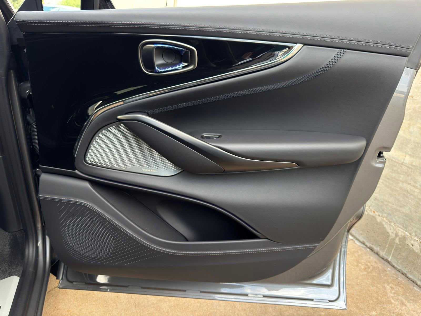 New 2025 Aston Martin DBX 707 image 19