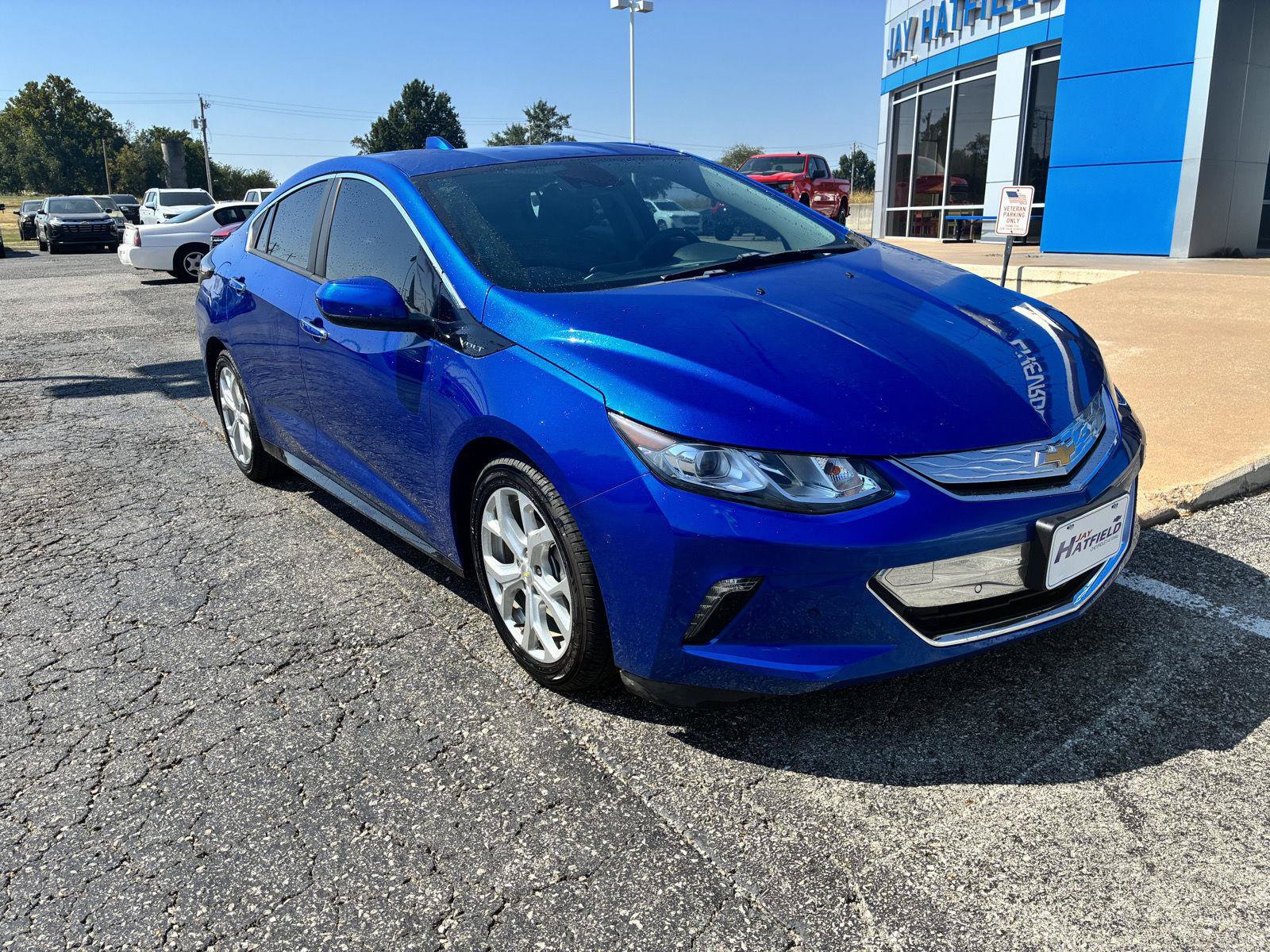 Used 2017 Chevrolet Volt Premier w/ Driver Confidence II Package FWD image 2
