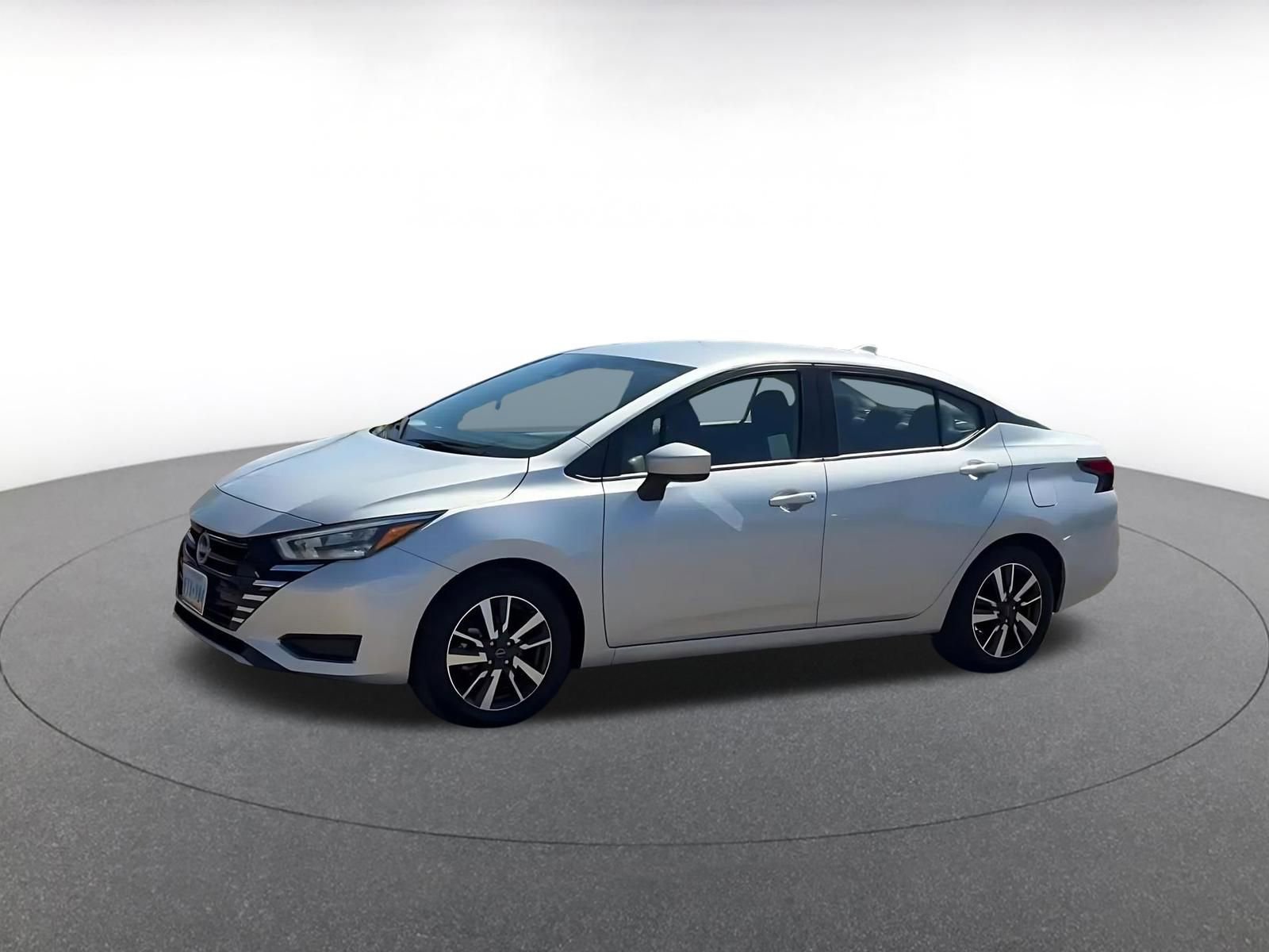 Used 2025 Nissan Versa SV image 8