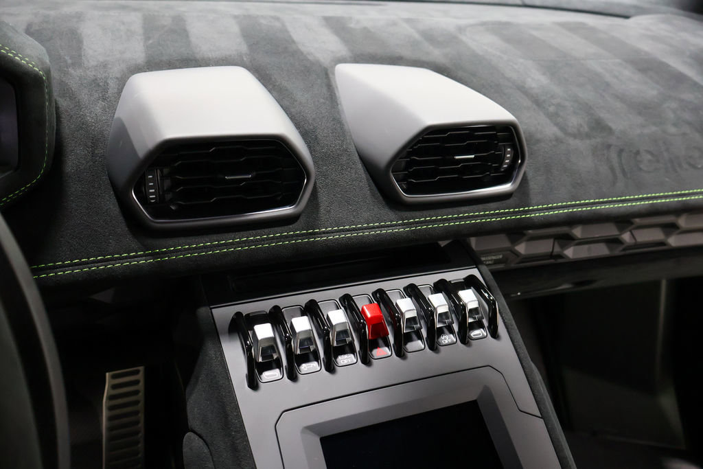 Used 2022 Lamborghini Huracan STO image 21