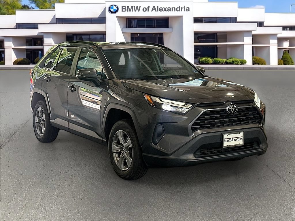 Used 2022 Toyota RAV4 XLE AWD/4WD image 3