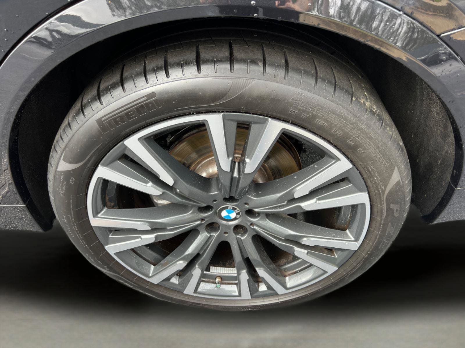 Used 2025 BMW X7 xDrive40i w/ Premium Package image 21