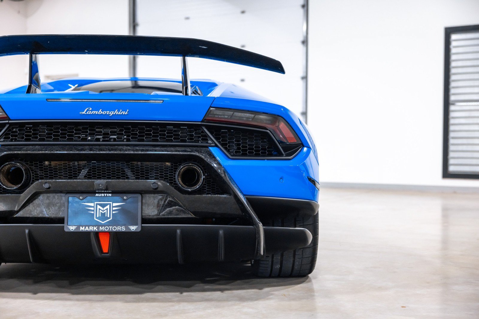 Used 2018 Lamborghini Huracan Performante AWD/4WD image 13